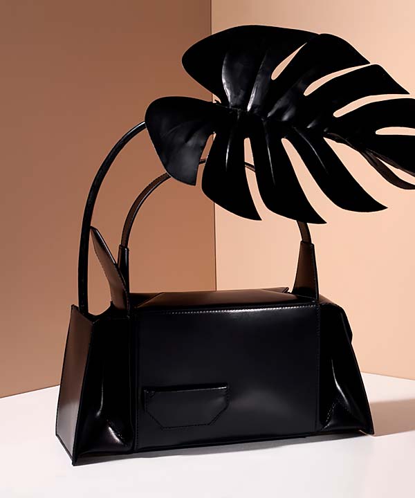 Merryl Tielman | shiny black Barbara handbag