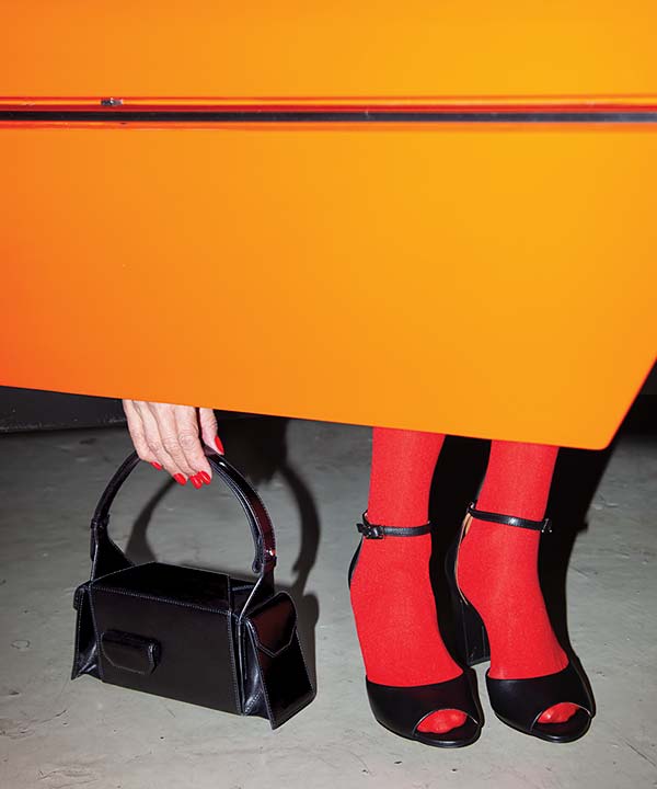 Merryl Tielman | shiny black Barbara-mini hand/shoulder bag