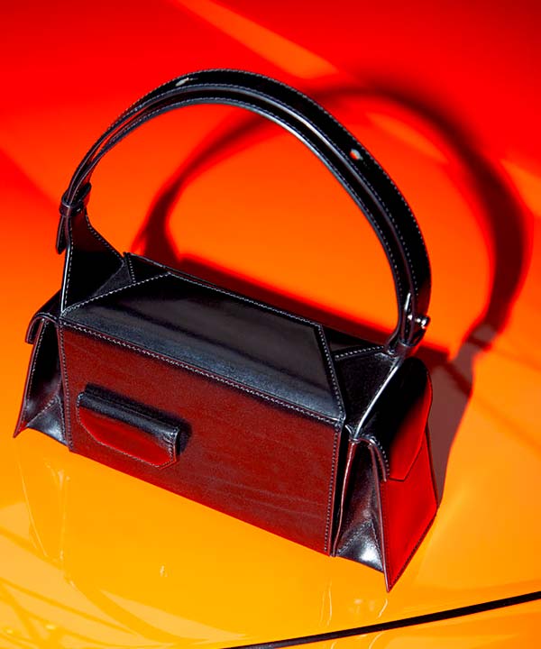 Merryl Tielman | shiny black Barbara-mini hand/shoulder bag