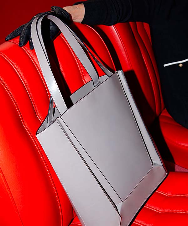 Merryl Tielman | shiny gray Hans tote bag