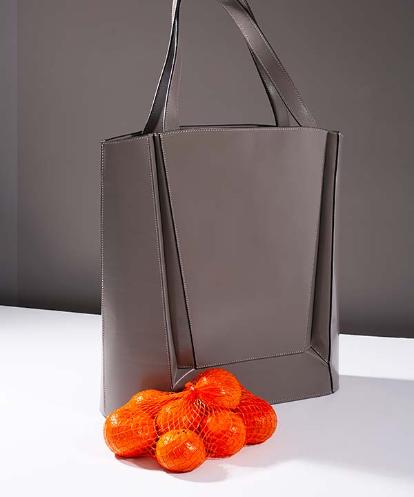 Merryl Tielman | shiny gray Hans tote bag
