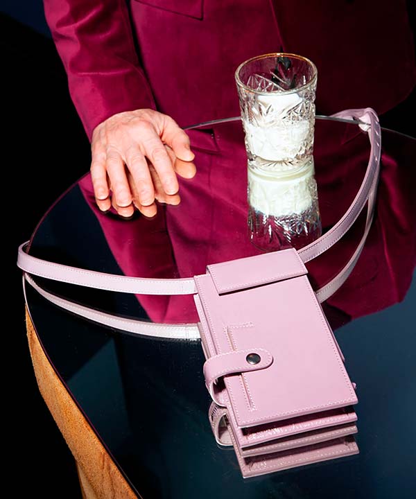 Merryl Tielman | crackle mauve Jimmy pouch/crossbody bag
