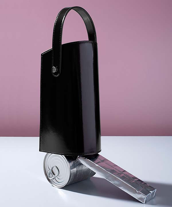 Merryl Tielman | crackle black Mirko crossbody/handbag
