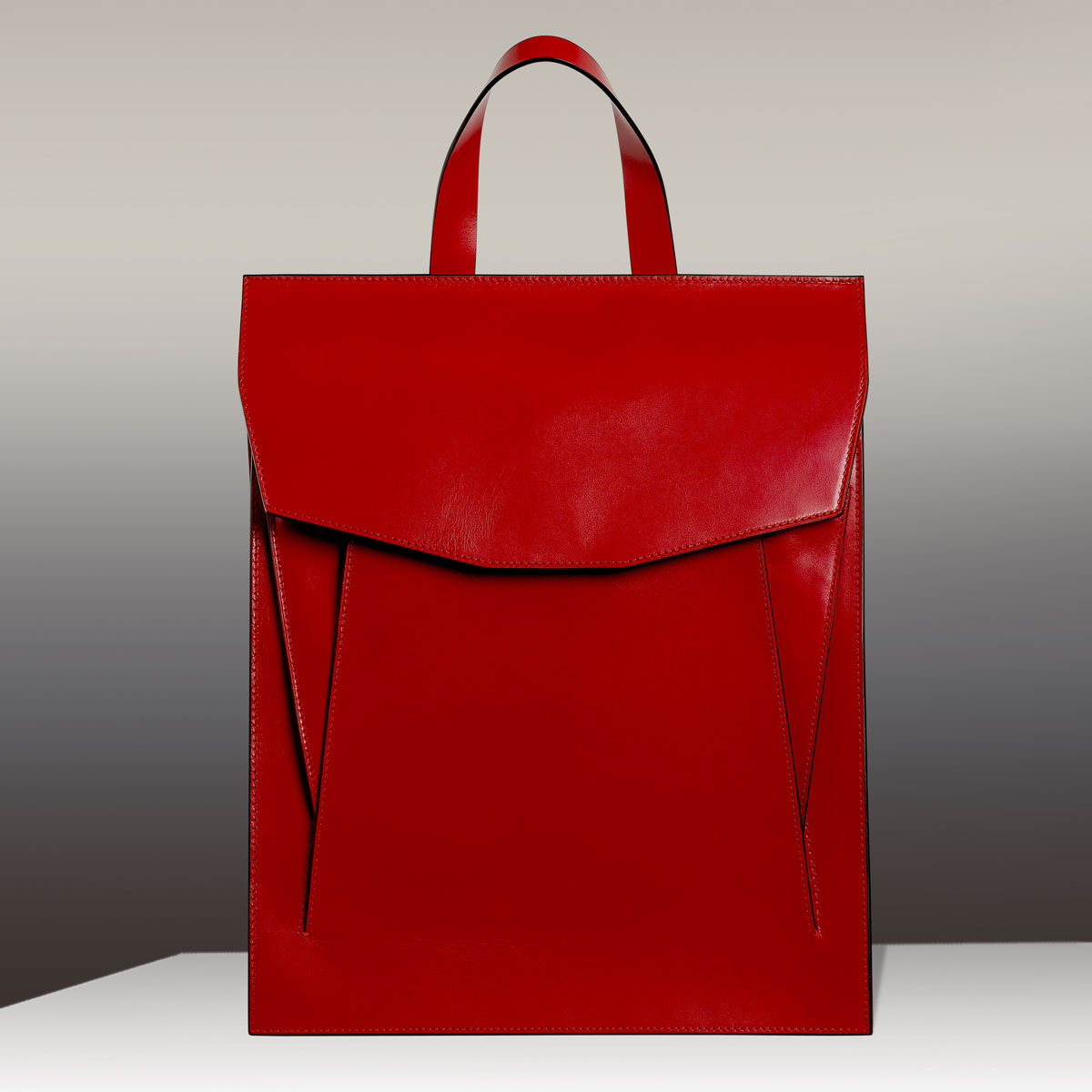 Merryl Tielman, Claudie bag: a convertible backpack/tote with adjustable/removable back straps and handles. Made in Italy, vegetable tanned cow leather, colour red.