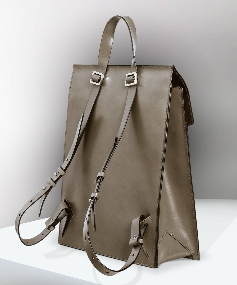 Merryl Tielman, Claudie bag: a convertible backpack/tote with adjustable/removable back straps and handles. Made in Italy, vegetable tanned cow leather, colour gray.