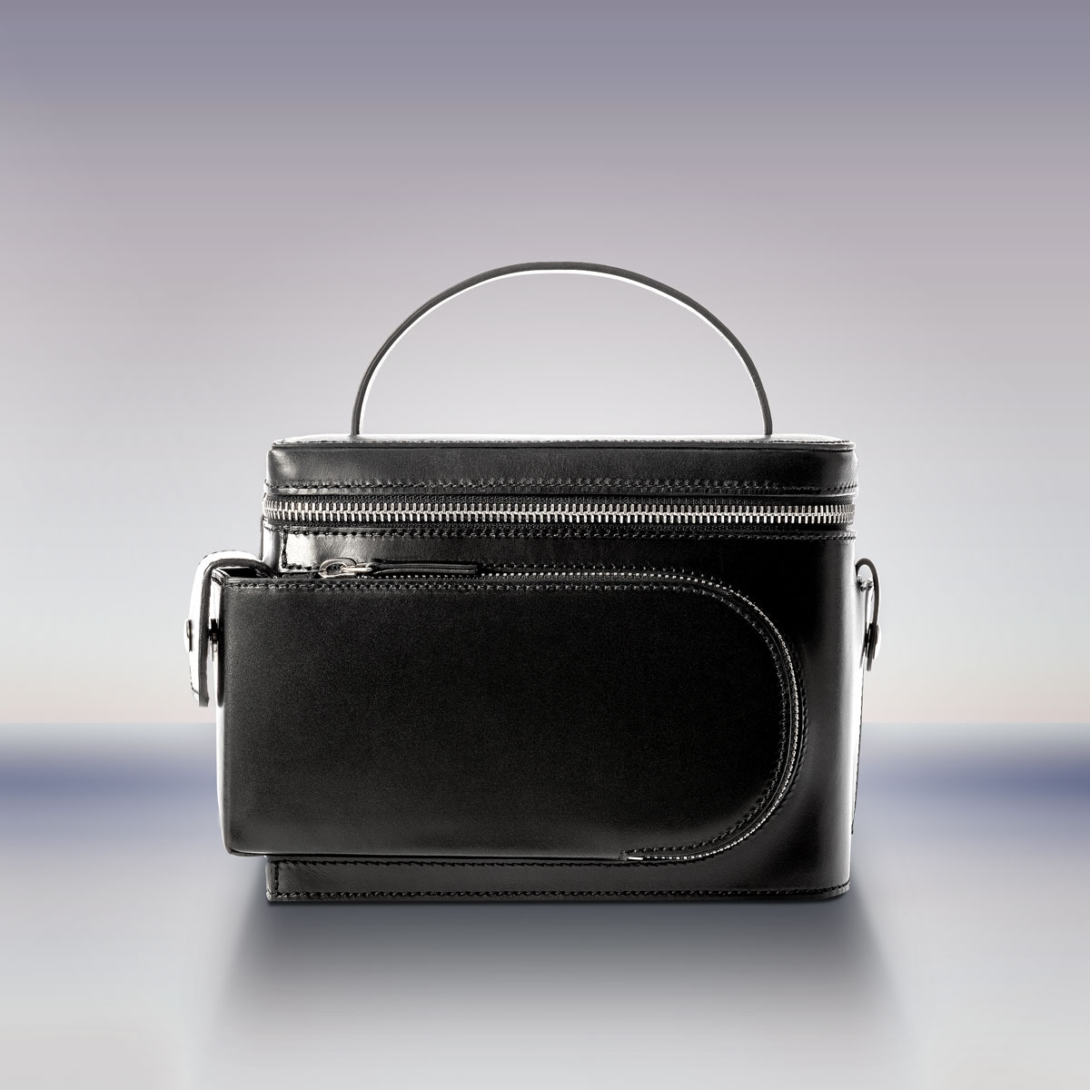 Merryl Tielman, Esther bag: a compact bag, to be to worn over the shoulder or crossbody, or carried by hand for a vanity style look. Made in Italy, vegetable tanned cow leather, colour black.