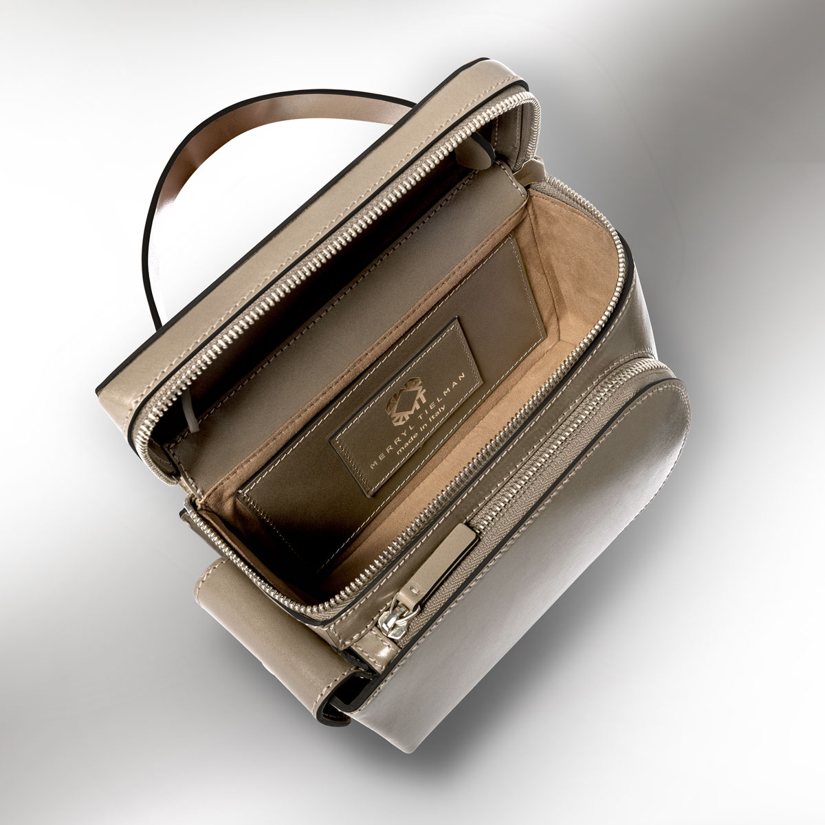 Merryl Tielman, Esther bag: a compact bag, to be to worn over the shoulder or crossbody, or carried by hand for a vanity style look. Made in Italy, vegetable tanned cow leather, colour gray.