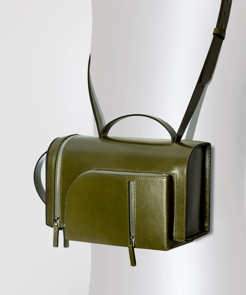 Merryl Tielman, Fabiola bag: a versatile asymmetrical hand/shoulder bag, that can be worn both vertically and horizontally. Made in Italy, vegetable tanned cow leather, colour olive.