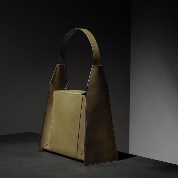 Merryl Tielman, Angelo bag: a small tote with an adjustable strap. Made in Italy, vegetable tanned cow leather, colour olive.